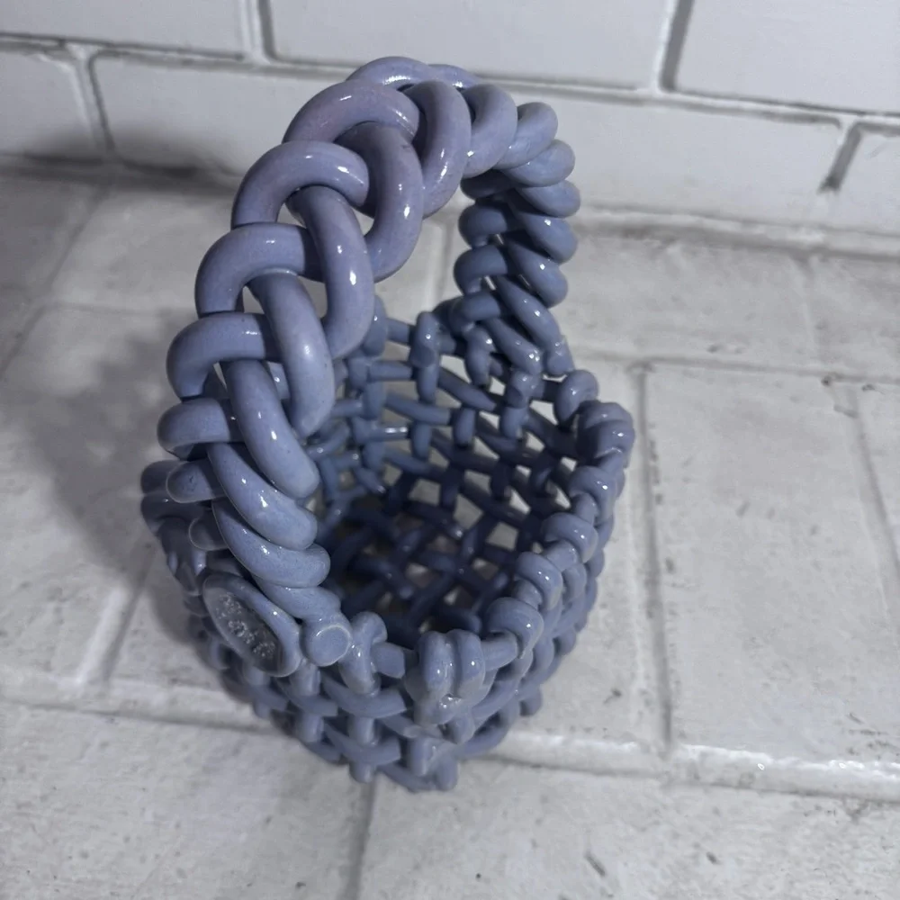 Ceramic woven basket in perfect condition, lavender/light purple color - Picture 4 of 10